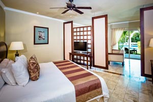 Golden Swim-up Junior Suites at Valentin Imperial Riviera Maya